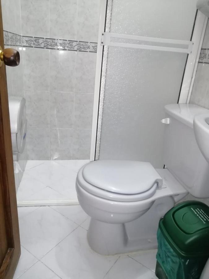 Hotel Barajas Jardín Kültér fotó