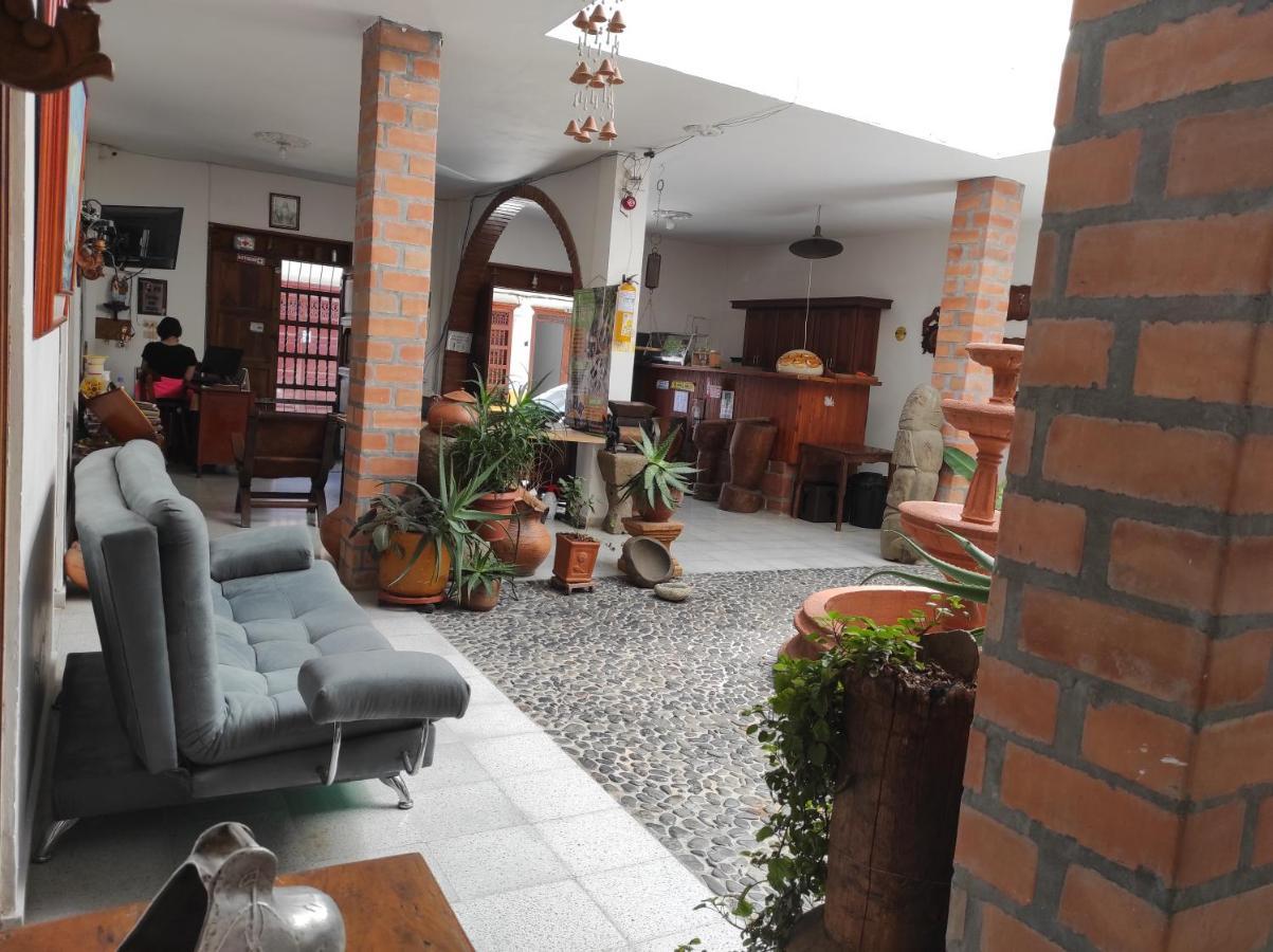 Hotel Barajas Jardín Kültér fotó