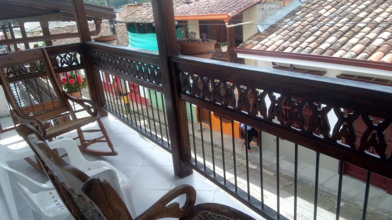 Hotel Barajas Jardín Kültér fotó