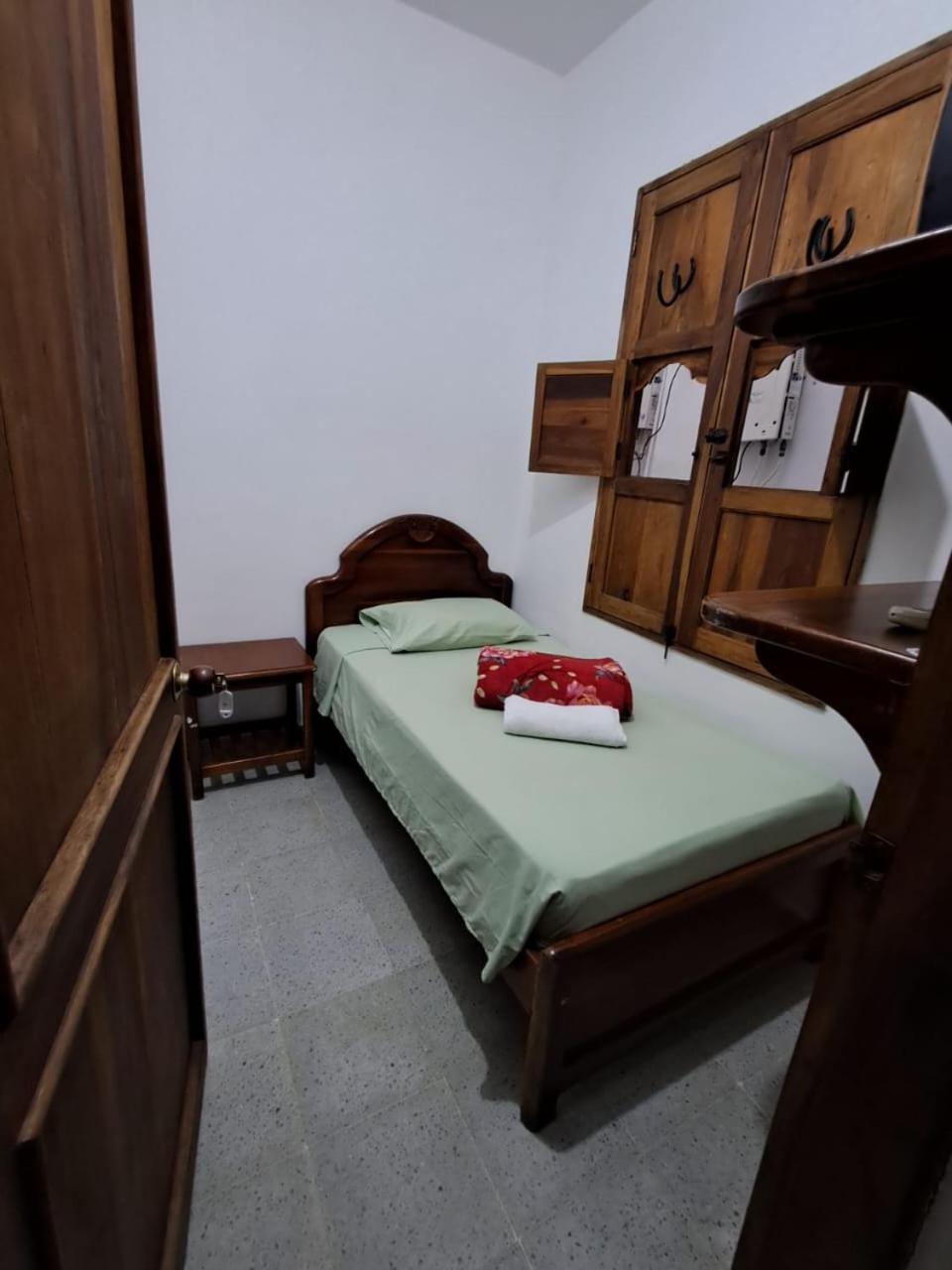 Hotel Barajas Jardín Kültér fotó